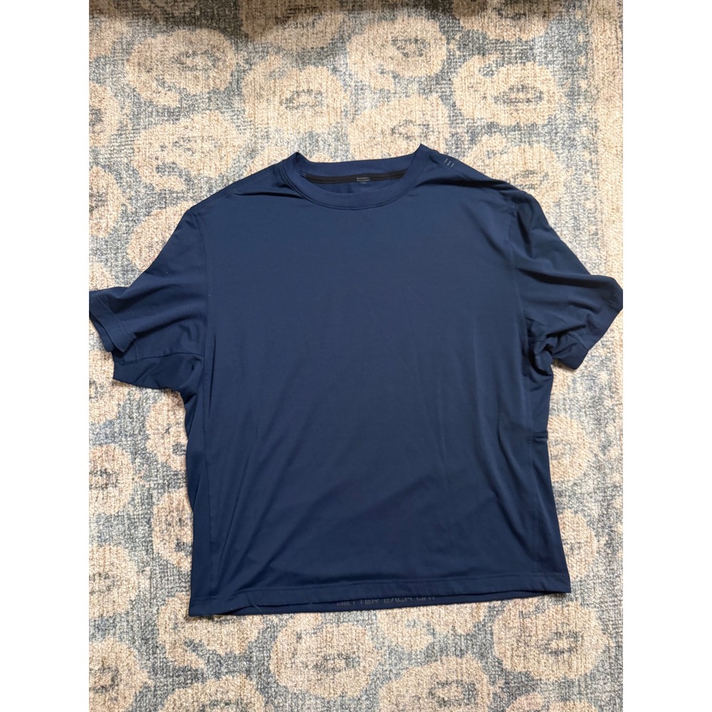 Lululemon Men's Training Short Sleeve‎  Shirt Size XL Excellent Condition